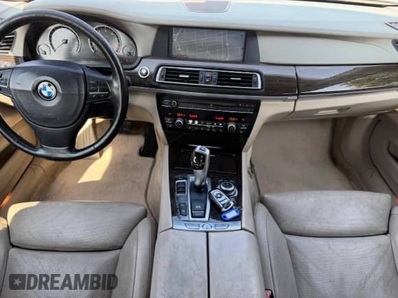 2009 BMW 7 Series 750Li с VIN WBAKB83589CY61637, выставлен на аукционе Copart как лот 70282265 с пробегом 120 594 миль миль и Чистый • Clean title. История ставок и продаж доступна на DreamBid. Изображение 8.