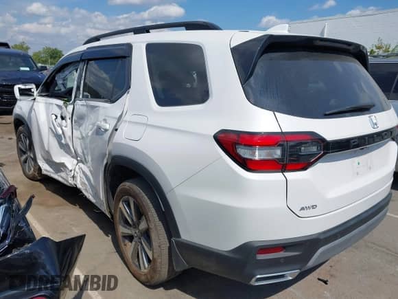 2025 Honda Pilot Elite z VIN 5FNYG1H83SB087315, wystawiony jako IAAI lot #43093587 z przebiegiem 8 682 mil mil oraz . Historia ofert i sprzedaży dostępna na DreamBid. Obrazek 3.