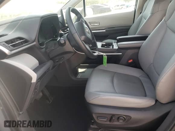 2023 Toyota Sienna XLE z VIN 5TDYRKEC3PS143331, wystawiony jako Copart lot #81590455 z przebiegiem 56 266 mil mil oraz Czysty tytuł • Clean title. Historia ofert i sprzedaży dostępna na DreamBid. Obrazek 7.