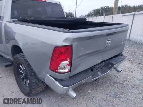 2019 Ram 1500 Express z VIN 1C6RR7KT7KS743055, wystawiony jako IAAI lot #41298661 z przebiegiem 57 536 mil mil oraz . Historia ofert i sprzedaży dostępna na DreamBid. Obrazek 6.