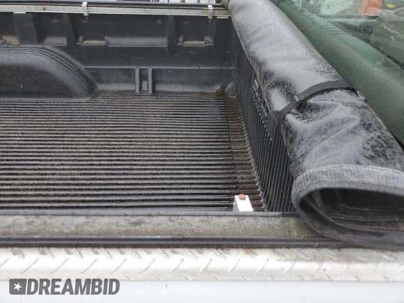 1997 GMC Sierra 1500 z VIN 1GTEK14W6VZ549578, wystawiony jako Copart lot #67808705 z przebiegiem 203 467 mil mil oraz Czysty tytuł • Clean title. Historia ofert i sprzedaży dostępna na DreamBid. Obrazek 10.