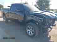 2022 Ram 1500 Big Horn z VIN 1C6RREBT3NN442466, wystawiony jako IAAI lot #40734114 z przebiegiem 22 586 mil mil oraz . Historia ofert i sprzedaży dostępna na DreamBid. Obrazek 1.