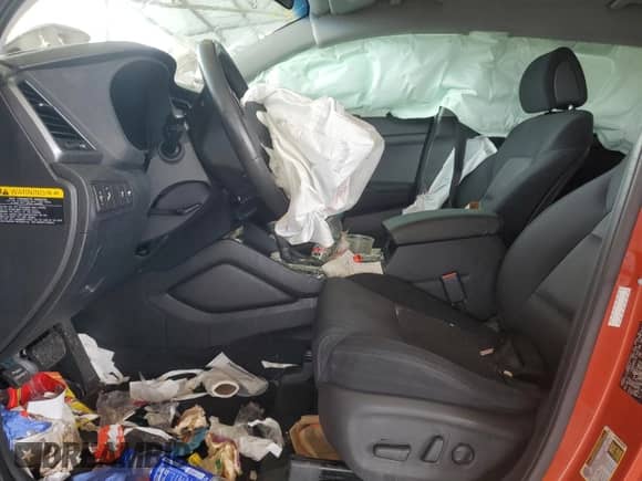 2016 Hyundai Tucson Sport z VIN KM8J33A24GU049424, wystawiony jako Copart lot #56170345 z przebiegiem 178 076 mil mil oraz Szkoda całkowita • Salvage title. Historia ofert i sprzedaży dostępna na DreamBid. Obrazek 7.