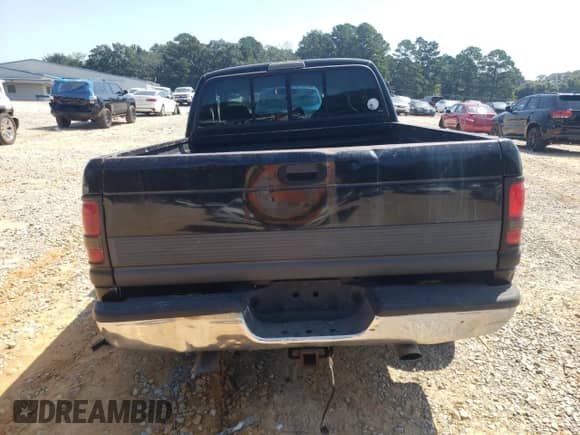 1996 Dodge 1500 с VIN 3B7HC13Z1TG185363, выставлен на аукционе Copart как лот 80210675 с пробегом 226 962 миль миль и Списание • Salvage title. История ставок и продаж доступна на DreamBid. Изображение 6.