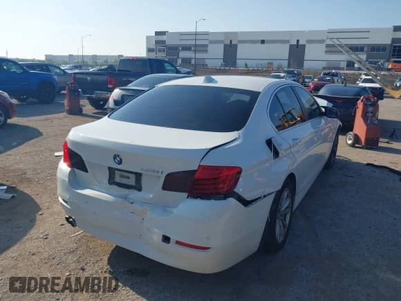 2015 BMW 5 Series 528i с VIN WBA5A5C57FD519620, выставлен на аукционе IAAI как лот 43121315 с пробегом 80 614 миль миль и . История ставок и продаж доступна на DreamBid. Изображение 4.
