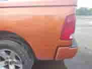 2010 Dodge 1500 Sport z VIN 1D7RV1GT3AS177703, wystawiony jako IAAI lot #42958938 z przebiegiem 216 539 mil mil oraz . Historia ofert i sprzedaży dostępna na DreamBid. Obrazek 19.