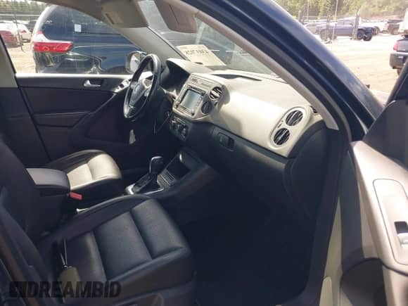 2012 Volkswagen Tiguan S с VIN WVGBV7AX2CW571887, выставлен на аукционе IAAI как лот 43037028 с пробегом 111 206 миль миль и . История ставок и продаж доступна на DreamBid. Изображение 5.