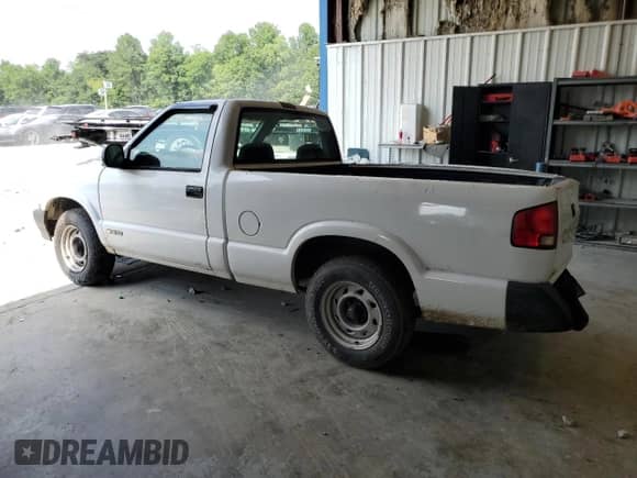 1996 Chevrolet S-10 with VIN 1GCCS1442TK131224, listed as a Copart auction lot 62738005 with 116,671 mi miles and Salvage title. Bid and sale history available at DreamBid. Image 2.