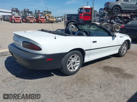 1995 Chevrolet Camaro z VIN 2G1FP32S5S2212988, wystawiony jako IAAI lot #41796497 z przebiegiem 164 711 mil mil oraz . Historia ofert i sprzedaży dostępna na DreamBid. Obrazek 4.