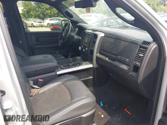 2017 Ram 1500 Rebel z VIN 1C6RR7YT2HS803629, wystawiony jako IAAI lot #42914264 z przebiegiem 76 836 mil mil oraz . Historia ofert i sprzedaży dostępna na DreamBid. Obrazek 5.