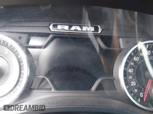 2022 Ram 1500 Big Horn z VIN 1C6SRFMT3NN225620, wystawiony jako IAAI lot #43427790 z przebiegiem Nie podano mil oraz . Historia ofert i sprzedaży dostępna na DreamBid. Obrazek 14.