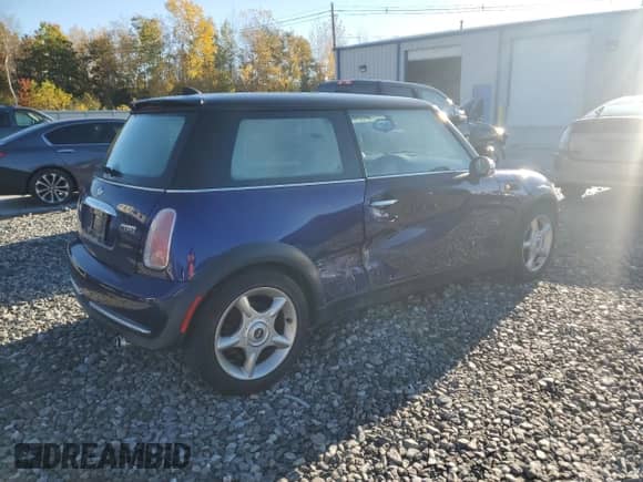 2005 MINI Hardtop with VIN WMWRC33405TC56434, listed as a Copart auction lot 87384035 with 99,950 mi miles and Clean title. Bid and sale history available at DreamBid. Image 3.