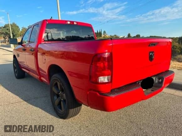 2021 Ram 1500 Tradesman z VIN 1C6RR6FG2MS530590, wystawiony jako Copart lot #68560715 z przebiegiem 10 948 mil mil oraz Czysty tytuł • Clean title. Historia ofert i sprzedaży dostępna na DreamBid. Obrazek 3.