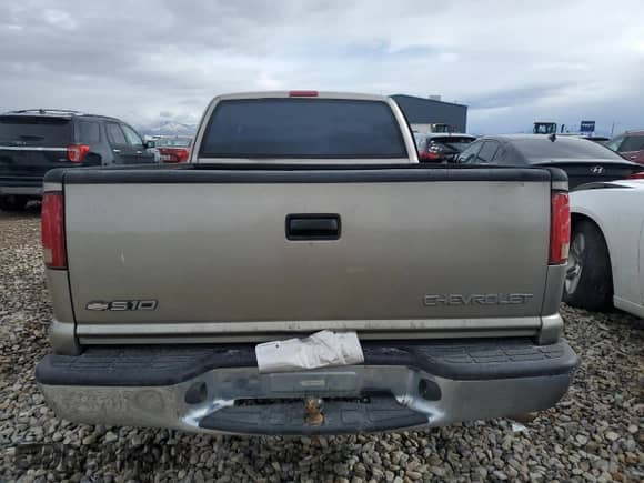 1998 Chevrolet S-10 LS с VIN 1GCCS1941W8166962, выставлен на аукционе Copart как лот 45359325 с пробегом Не указан миль и Списание • Salvage title. История ставок и продаж доступна на DreamBid. Изображение 6.