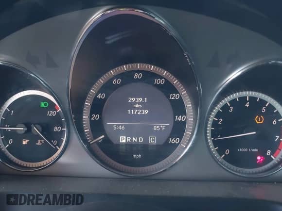 2009 Mercedes-Benz C 300 Sport z VIN WDDGF54X49F245367, wystawiony jako IAAI lot #43462372 z przebiegiem 117 239 mil mil oraz . Historia ofert i sprzedaży dostępna na DreamBid. Obrazek 7.