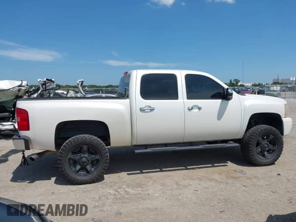 2012 Chevrolet Silverado 1500 LTZ z VIN 3GCPKTE71CG232543, wystawiony jako IAAI lot #42803535 z przebiegiem 154 377 mil mil oraz . Historia ofert i sprzedaży dostępna na DreamBid. Obrazek 13.