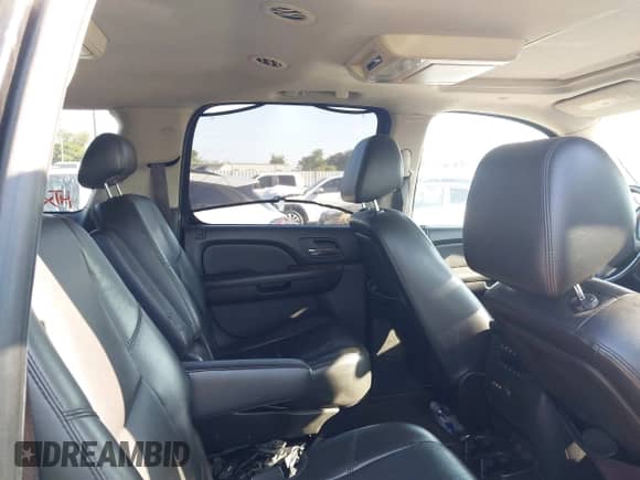 2009 Chevrolet Suburban LTZ с VIN 1GNFC36J39R299700, выставлен на аукционе IAAI как лот 43142710 с пробегом Не указан миль и . История ставок и продаж доступна на DreamBid. Изображение 8.