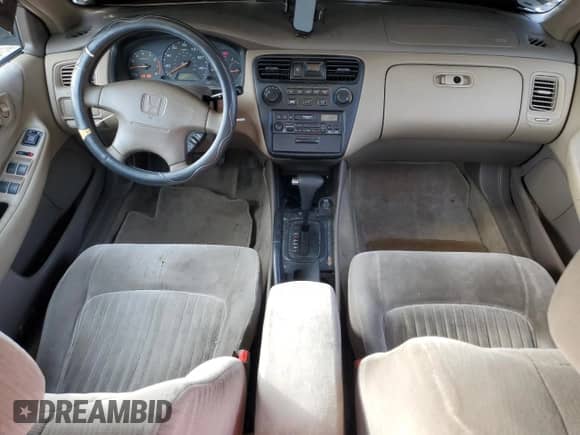 1998 Honda Accord LX z VIN 1HGCG5644WA034883, wystawiony jako Copart lot #81630735 z przebiegiem 273 354 mil mil oraz Czysty tytuł • Clean title. Historia ofert i sprzedaży dostępna na DreamBid. Obrazek 8.