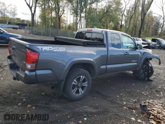 2017 Toyota Tacoma SR5 с VIN 5TFSZ5AN2HX067594, выставлен на аукционе Copart как лот 85170305 с пробегом 132 108 миль миль и Списание • Salvage title. История ставок и продаж доступна на DreamBid. Изображение 3.
