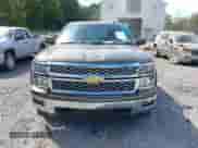 2015 Chevrolet Silverado 1500 LT z VIN 1GCVKREC2FZ177483, wystawiony jako IAAI lot #43222497 z przebiegiem 124 438 mil mil oraz . Historia ofert i sprzedaży dostępna na DreamBid. Obrazek 12.