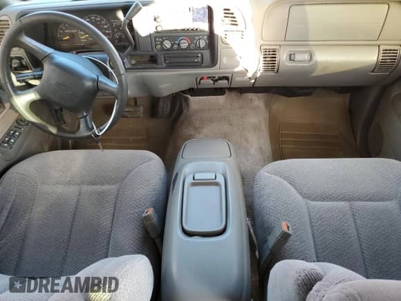 1998 Chevrolet Suburban с VIN 3GNEC16RXWG122837, выставлен на аукционе Copart как лот 86388734 с пробегом 289 526 миль миль и Списание • Salvage title. История ставок и продаж доступна на DreamBid. Изображение 8.