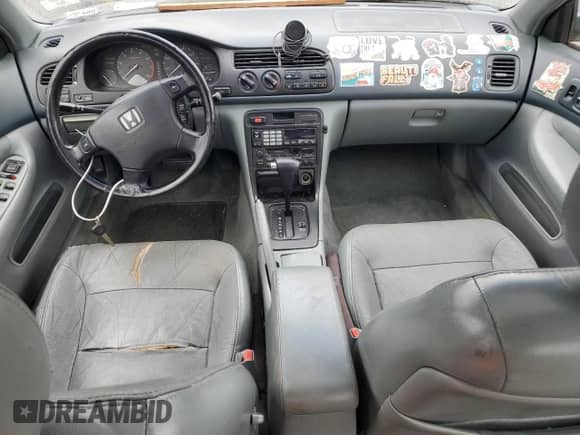 1996 Honda Accord EX z VIN 1HGCE6675TA000680, wystawiony jako Copart lot #45892315 z przebiegiem 232 819 mil mil oraz Czysty tytuł • Clean title. Historia ofert i sprzedaży dostępna na DreamBid. Obrazek 8.