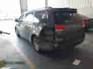 2012 Toyota Sienna XLE AAS z VIN 5TDYK3DC2CS217876, wystawiony jako IAAI lot #43145305 z przebiegiem 122 119 mil mil oraz . Historia ofert i sprzedaży dostępna na DreamBid. Obrazek 3.