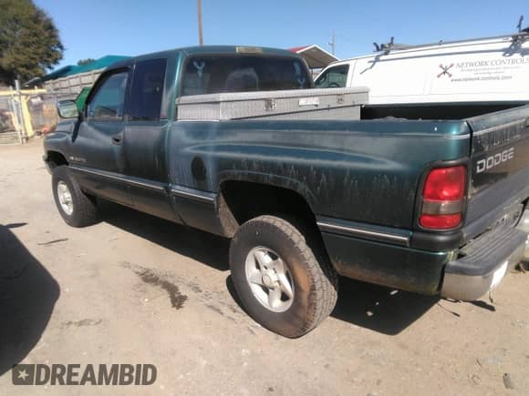 1997 Dodge 1500 z VIN 3B7HF13Y8VG746076, wystawiony jako IAAI lot #43506957 z przebiegiem 179 409 mil mil oraz . Historia ofert i sprzedaży dostępna na DreamBid. Obrazek 3.
