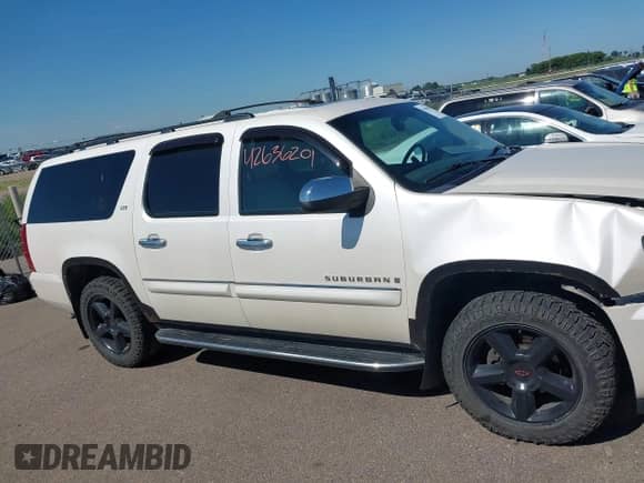 2008 Chevrolet Suburban LTZ с VIN 1GNFK16348R213561, выставлен на аукционе IAAI как лот 42636201 с пробегом 201 675 миль миль и . История ставок и продаж доступна на DreamBid. Изображение 13.