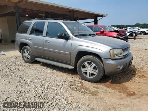 2005 Chevrolet TrailBlazer LT с VIN 1GNDS13S452379831, выставлен на аукционе Copart как лот 61535905 с пробегом 265 030 миль миль и Списание • Salvage title. История ставок и продаж доступна на DreamBid. Изображение 4.