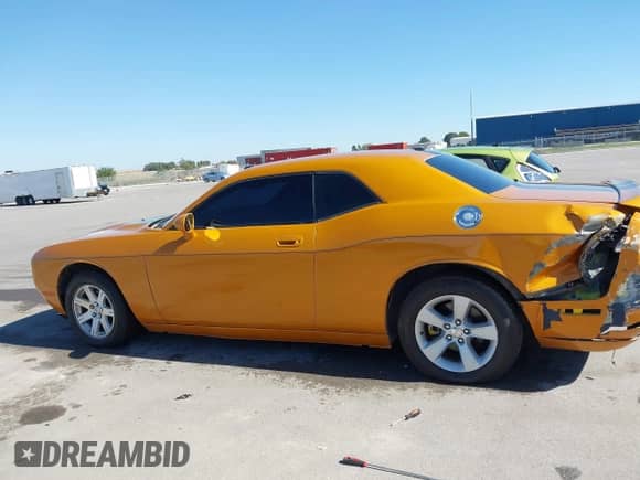 2010 Dodge Challenger SE with VIN 2B3CJ4DV5AH120785, listed as a IAAI auction lot 43421446 with Not provided miles and . Bid and sale history available at DreamBid. Image 14.