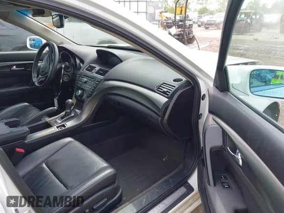 2013 Acura TL z VIN 19UUA8F28DA017359, wystawiony jako IAAI lot #42374246 z przebiegiem 188 548 mil mil oraz . Historia ofert i sprzedaży dostępna na DreamBid. Obrazek 5.