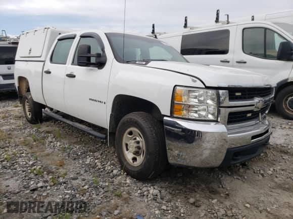 2009 Chevrolet Silverado 2500HD Work Truck z VIN 1GCHC43K59F157421, wystawiony jako Copart lot #73585914 z przebiegiem 243 185 mil mil oraz Szkoda całkowita • Salvage title. Historia ofert i sprzedaży dostępna na DreamBid. Obrazek 4.