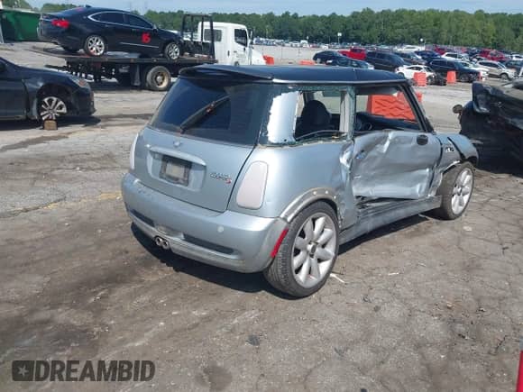 2002 MINI Hardtop S with VIN WMWRE33402TD56605, listed as a IAAI auction lot 43083383 with 158,746 mi miles and . Bid and sale history available at DreamBid. Image 4.