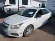 2013 Chevrolet Cruze LS z VIN 1G1PA5SG7D7240624, wystawiony jako IAAI lot #42783412 z przebiegiem 149 482 mil mil oraz . Historia ofert i sprzedaży dostępna na DreamBid. Obrazek 2.