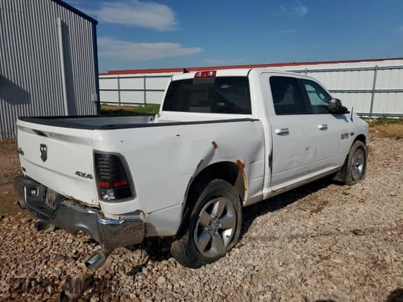 2013 Ram 1500 Big Horn z VIN 1C6RR7LT5DS564921, wystawiony jako Copart lot #69081245 z przebiegiem Nie podano mil oraz Czysty tytuł • Clean title. Historia ofert i sprzedaży dostępna na DreamBid. Obrazek 3.