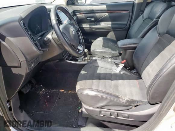 2020 Mitsubishi Outlander SE z VIN JA4AD3A34LZ016716, wystawiony jako Copart lot #70956755 z przebiegiem 63 444 mil mil oraz Czysty tytuł • Clean title. Historia ofert i sprzedaży dostępna na DreamBid. Obrazek 7.