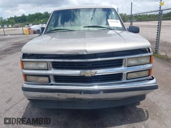 1999 Chevrolet Tahoe z VIN 1GNEC13R2XJ562104, wystawiony jako IAAI lot #42835401 z przebiegiem 243 417 mil mil oraz . Historia ofert i sprzedaży dostępna na DreamBid. Obrazek 6.