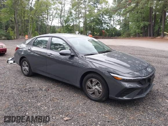 2025 Hyundai Elantra SE with VIN KMHLL4DG7SU912988, listed as a IAAI auction lot 43346956 with 4,894 mi miles and . Bid and sale history available at DreamBid. Image 1.