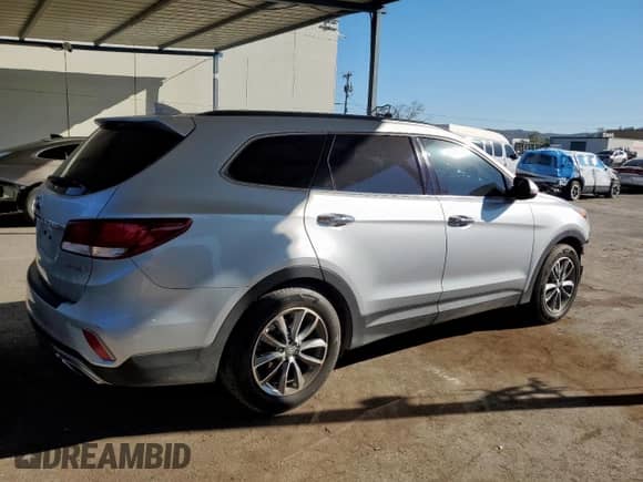 2017 Hyundai Santa Fe SE с VIN KM8SN4HFXHU233944, выставлен на аукционе Copart как лот 84071475 с пробегом 143 392 миль миль и Чистый • Clean title. История ставок и продаж доступна на DreamBid. Изображение 3.
