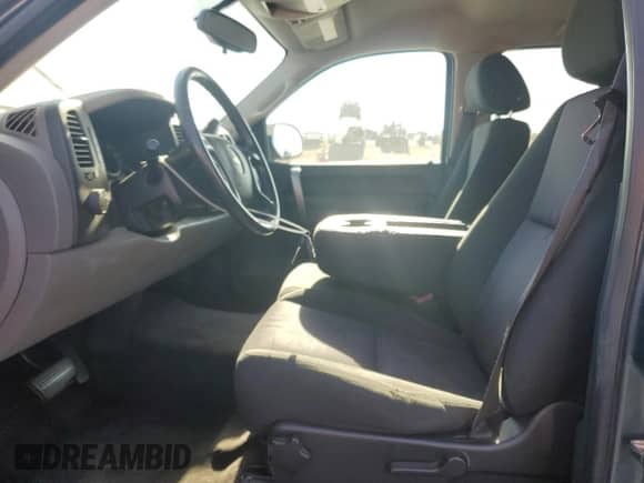 2012 Chevrolet Silverado 1500 LS z VIN 3GCPCREA1CG243151, wystawiony jako Copart lot #68725955 z przebiegiem 130 853 mil mil oraz Szkoda całkowita • Salvage title. Historia ofert i sprzedaży dostępna na DreamBid. Obrazek 7.