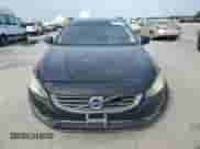 2017 Volvo S60 Inscription с VIN LYV402TK4HB125625, выставлен на аукционе Copart как лот 57885735 с пробегом Не указан миль и Списание • Salvage title. История ставок и продаж доступна на DreamBid. Изображение 5.