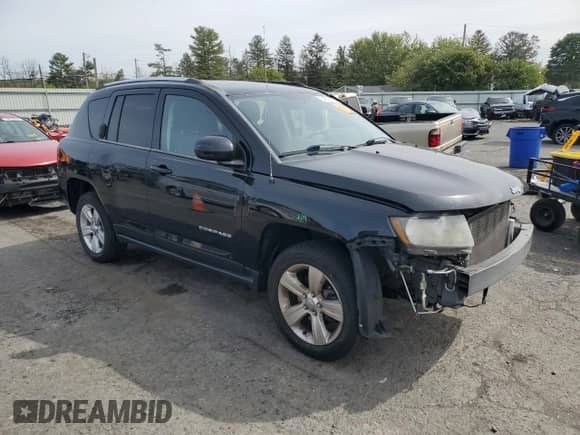 2014 Jeep Compass Latitude with VIN 1C4NJCEB1ED522330, listed as a Copart auction lot 84630415 with 150,480 mi miles and Salvage title. Bid and sale history available at DreamBid. Image 4.