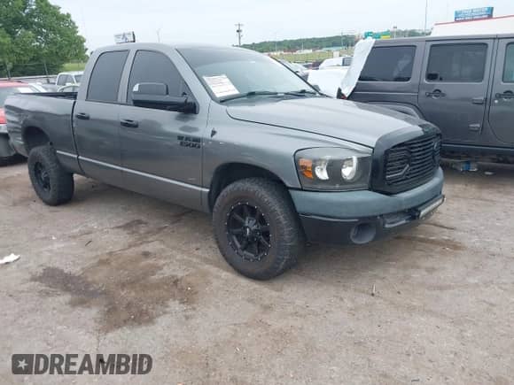 2008 Dodge 1500 ST z VIN 1D7HA18K18J233943, wystawiony jako IAAI lot #42441328 z przebiegiem 273 146 mil mil oraz . Historia ofert i sprzedaży dostępna na DreamBid. Obrazek 1.
