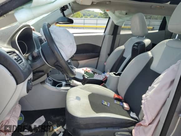 2019 Jeep Compass Latitude z VIN 3C4NJCBB3KT769536, wystawiony jako Copart lot #68518575 z przebiegiem 115 621 mil mil oraz Szkoda całkowita • Salvage title. Historia ofert i sprzedaży dostępna na DreamBid. Obrazek 7.