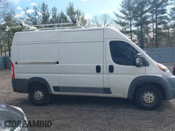 2014 Ram ProMaster Cargo z VIN 3C6TRVBG3EE105518, wystawiony jako IAAI lot #41673098 z przebiegiem 201 978 mil mil oraz . Historia ofert i sprzedaży dostępna na DreamBid. Obrazek 13.