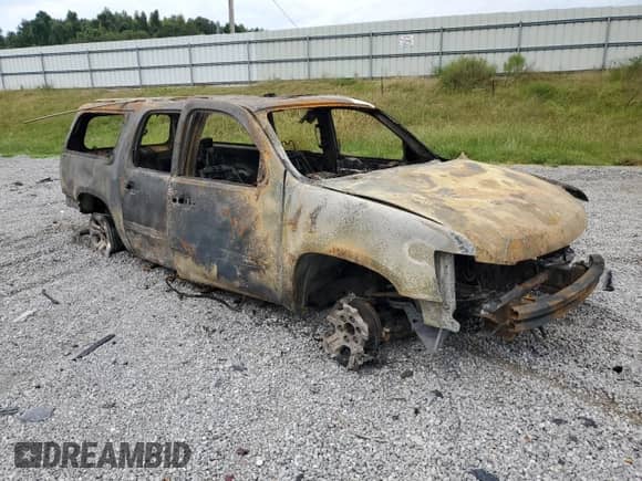 2007 Chevrolet Suburban LT with VIN 1GNFK16327R245228, listed as a Copart auction lot 71462375 with Not provided miles and Salvage title. Bid and sale history available at DreamBid. Image 4.