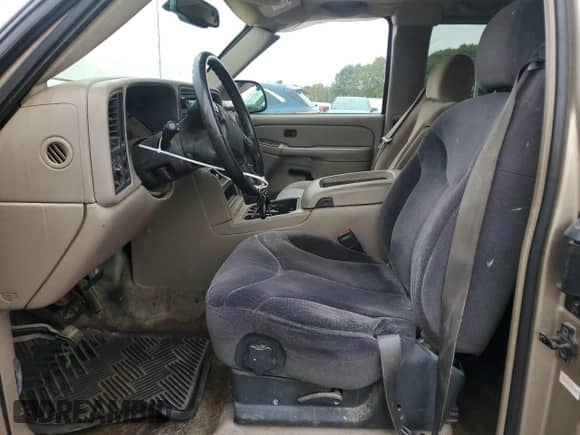 2004 GMC Sierra 1500 SLE z VIN 2GTEC19T841159097, wystawiony jako Copart lot #85414145 z przebiegiem 117 849 mil mil oraz Czysty tytuł • Clean title. Historia ofert i sprzedaży dostępna na DreamBid. Obrazek 7.