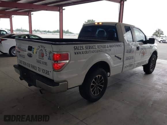 2010 Ford F-150 XL with VIN 1FTEX1CW5AKE46562, listed as a IAAI auction lot 42261296 with Not provided miles and . Bid and sale history available at DreamBid. Image 4.