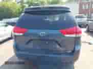 2013 Toyota Sienna LE z VIN 5TDJK3DC6DS070951, wystawiony jako IAAI lot #42468510 z przebiegiem 235 537 mil mil oraz . Historia ofert i sprzedaży dostępna na DreamBid. Obrazek 16.